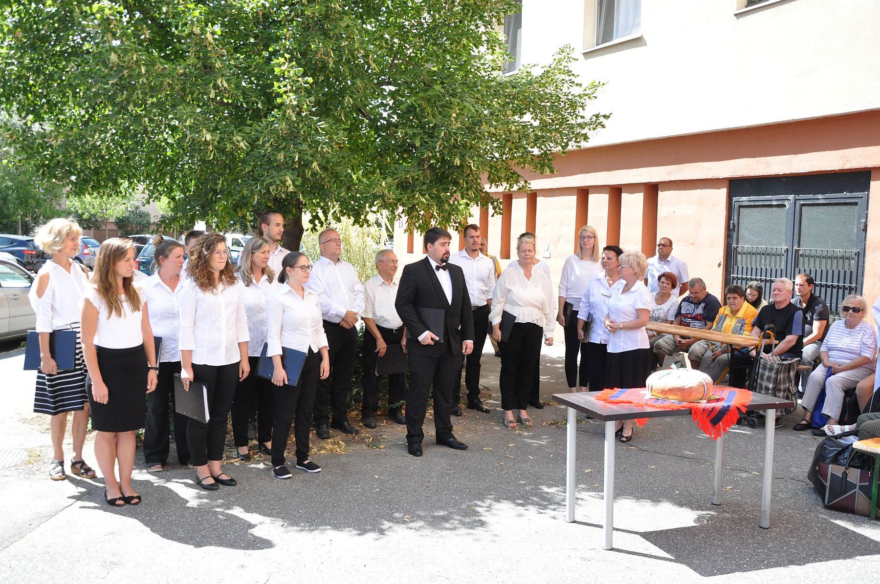 Kenyérmegáldással ünnepeltek az adományozók és önkéntesek a Smart Grantnál